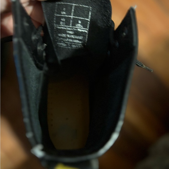 Classic Dr. Martens 1460 Smooth Leather 8-Eye Boots in black - Picture 3 of 5